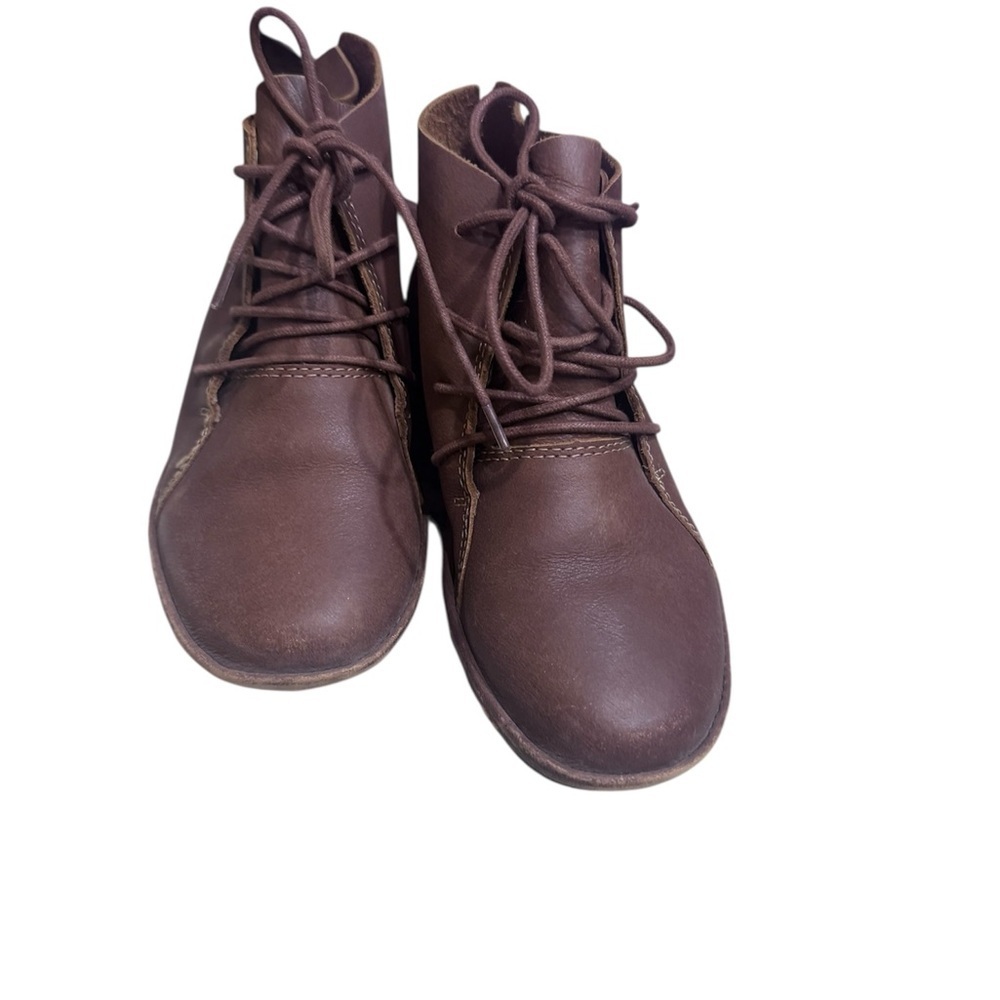 Elegant Brown Lace-Up Boots for Women